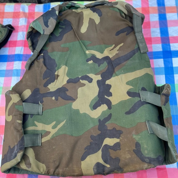 Military Tactical Flak Vest (L) - Picture 2 of 3